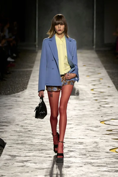 Look 3